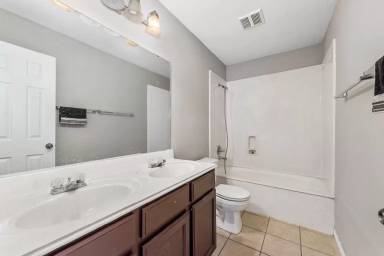 Main picture of 1011 Gardenia St