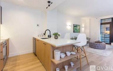 Main picture of 25 Bruckner Blvd