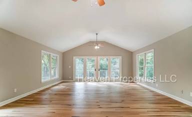 Main picture of 4000 Lakeside Dr