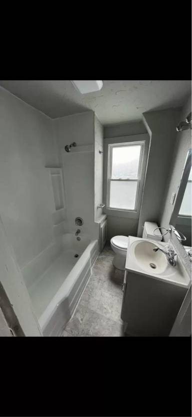 Main picture of 51 S Queen St