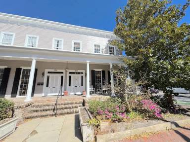 Main picture of 226 E Gwinnett St