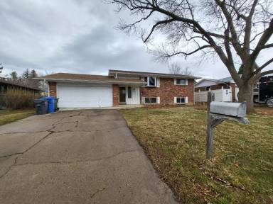 Main picture of 806 Heather Dr