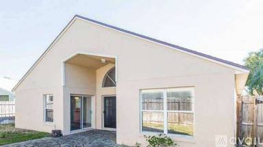 Main picture of 572 Lancer Oak Dr