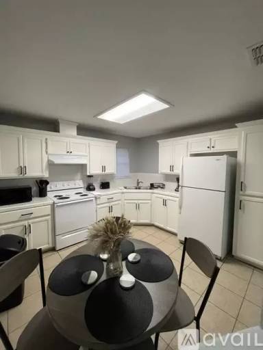 Main picture of 1205 N Sal St