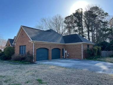 Main picture of 102 Cove Point Dr