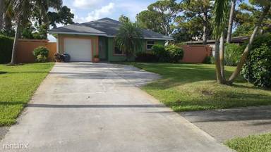 Main picture of 5095 Pine Tree Dr