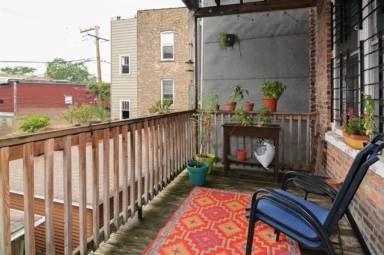 Main picture of 840 N Hoyne Ave
