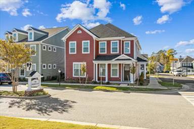 Main picture of 3902 Queens Path