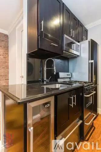 Main picture of 120 E 102nd St
