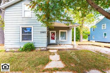 Main picture of 334 1/2 W 9th St