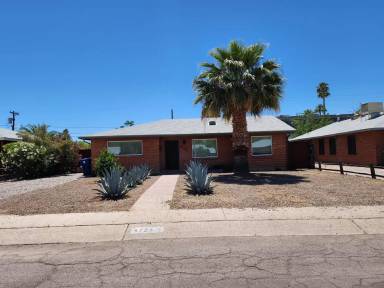 Main picture of 4724 E 10th St