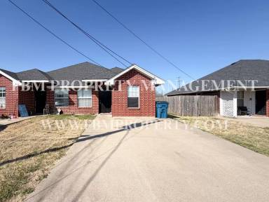 Main picture of 204 W Lamar St