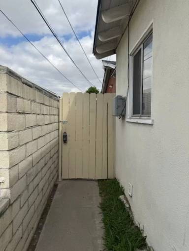 Main picture of 2425 W Cameron St