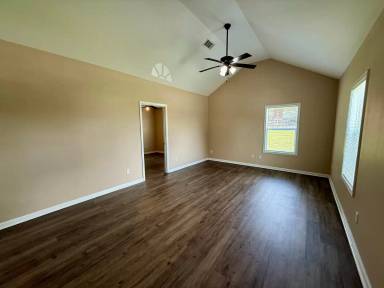Main picture of 105 Camellia St