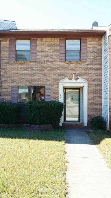 Main picture of 2487 Hampstead Dr