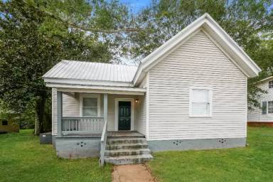 Main picture of 16 Curran Ave