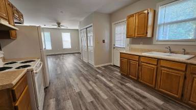 Main picture of 202 Auburn St