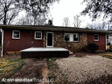 Main picture of 4643 Walcott St