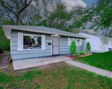 Main picture of 878 E 35th Ct