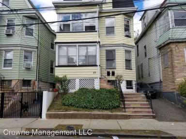 Main picture of 17 Gladstone Ave