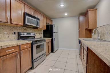 Main picture of 9917 Holly Dr