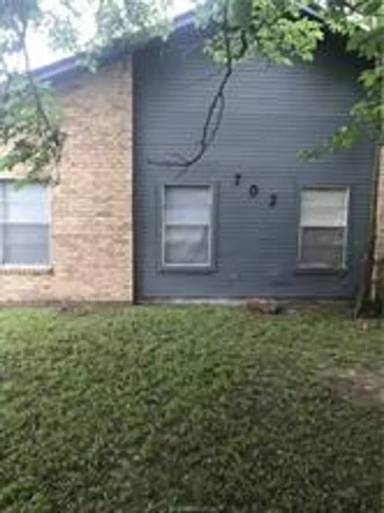 Main picture of 702 Vassar Ct