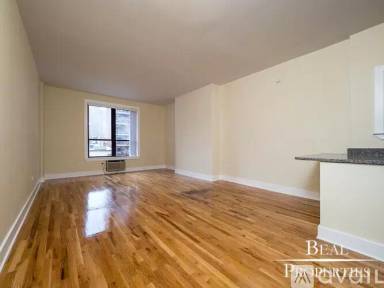 Main picture of 1425 N Dearborn St