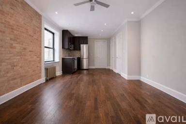 Main picture of 325 E 5th St