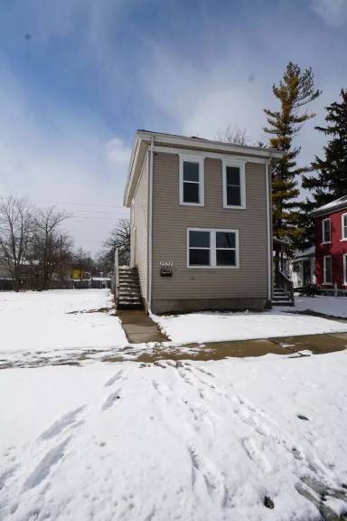 Main picture of 2514 S Hanna St