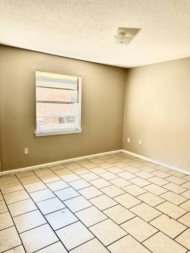 Main picture of 2812 Main St