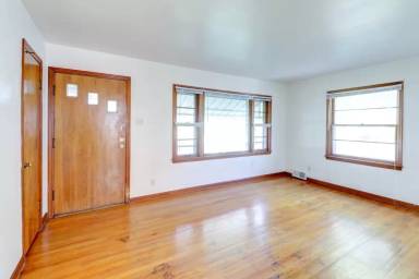Main picture of 602 S Mattis Ave