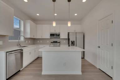 Main picture of Valencia Isles Townhomes