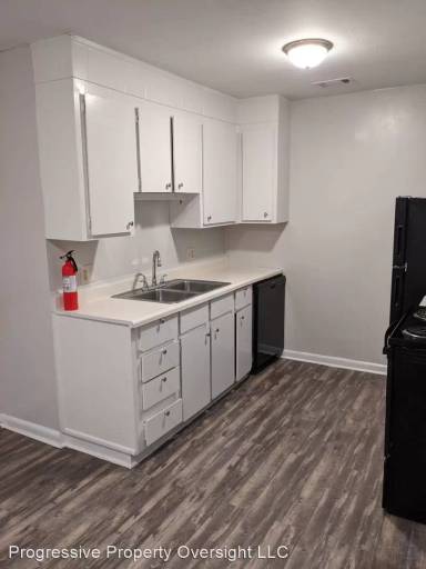 Main picture of 404 Russell Pkwy