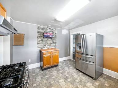 Main picture of 716 7th Ave