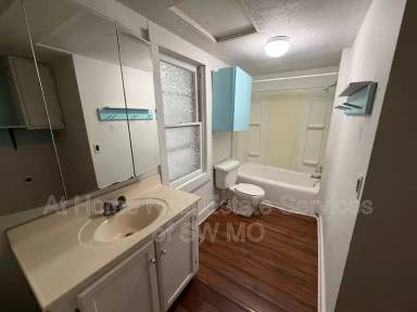 Main picture of 1536 W Madison St