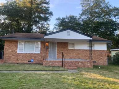 Main picture of 1045 Enoch Dr