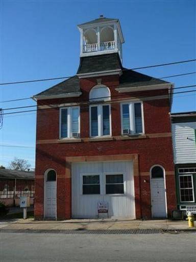 Main picture of 118 E Chestnut St