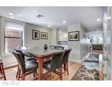 Main picture of 1195 Beacon St