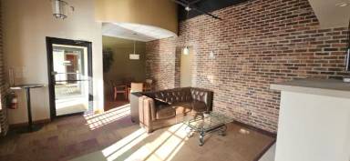 Main picture of 327 Niagara St