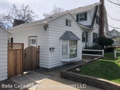 Main picture of 298 SE Wilson St