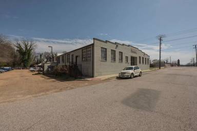 Main picture of 301 N Dunlop St