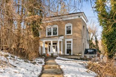 Main picture of 1910 Sulgrave Ave