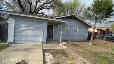 Main picture of 4201 Kings Oaks Ln