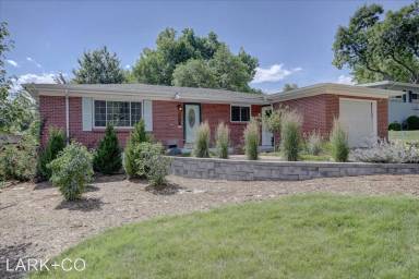 Main picture of 5451 S Hickory St