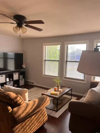 Main picture of 25749 Woodward Ave