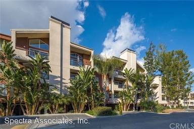 Main picture of 5565 Canoga Ave