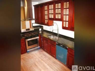Main picture of 32 Holyoke Rd