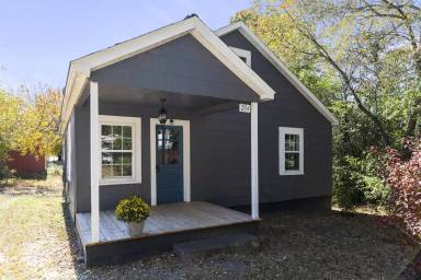 Main picture of 204 Hunter Ave