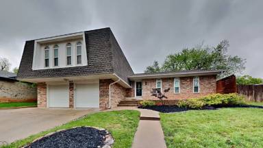 Main picture of 908 East Dr