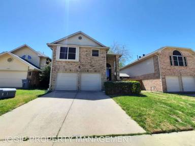 Main picture of 2912 Renaissance Cir